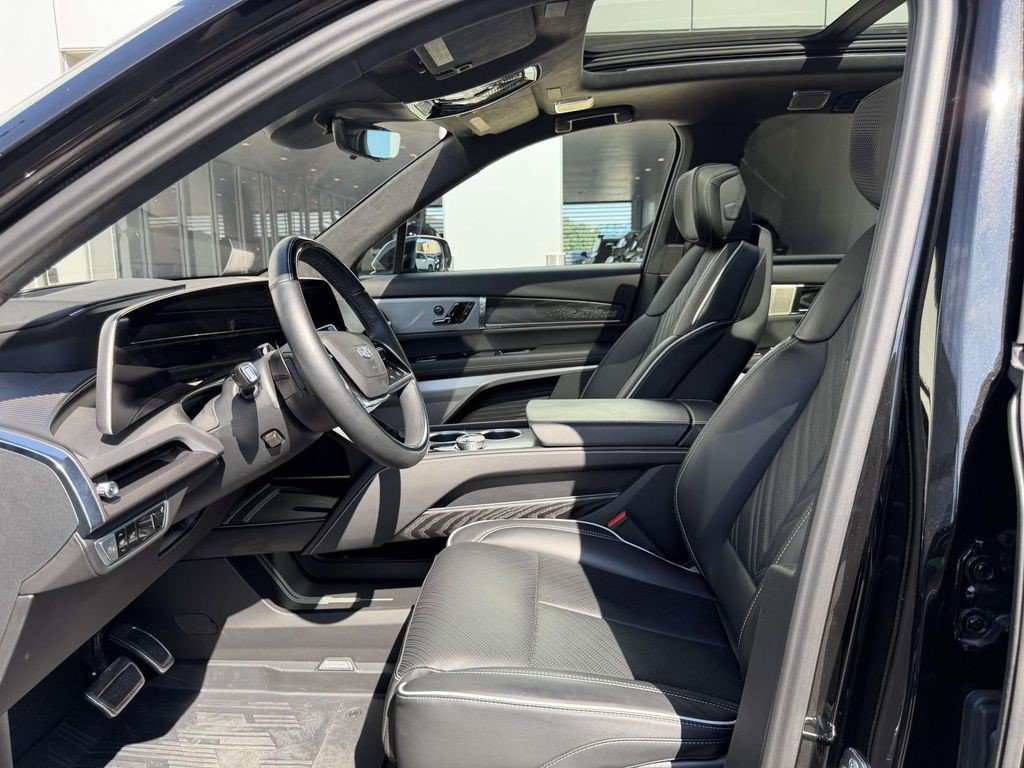 Certified 2026 Cadillac Vistiq Platinum w/ LPO, Floor Liner Package AWD/4WD image 20