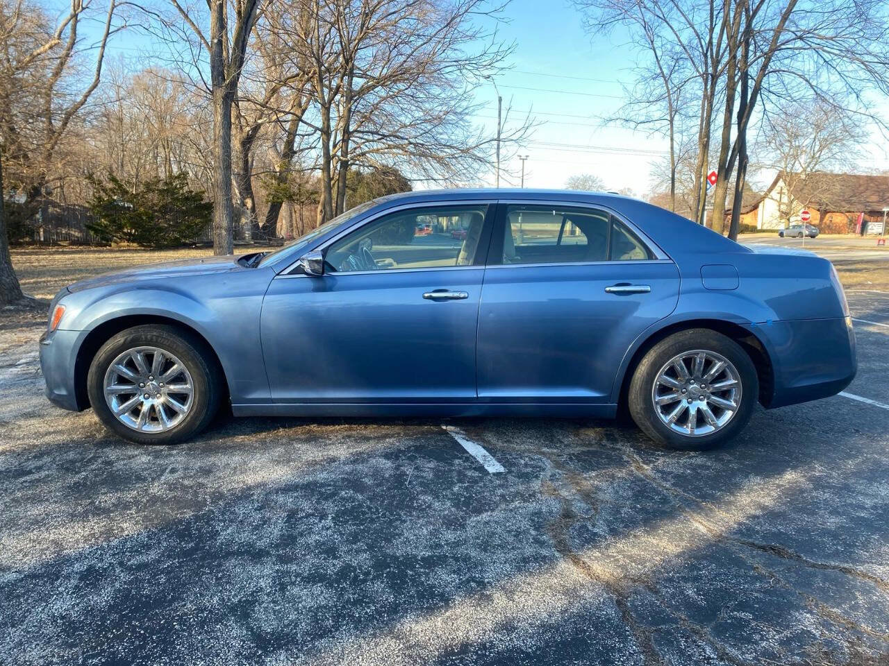 Used 2011 Chrysler 300 Limited RWD image 4