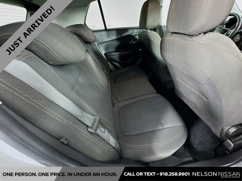 Used 2022 Chevrolet Trax LS w/ Tint and Cruise Package AWD/4WD image 24