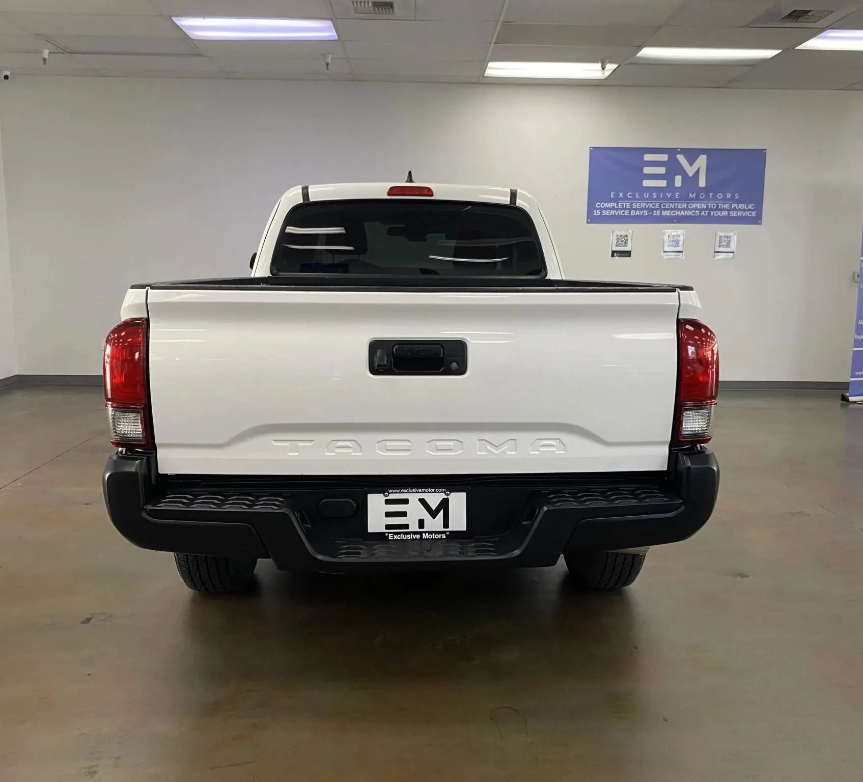 Used 2022 Toyota Tacoma SR image 9
