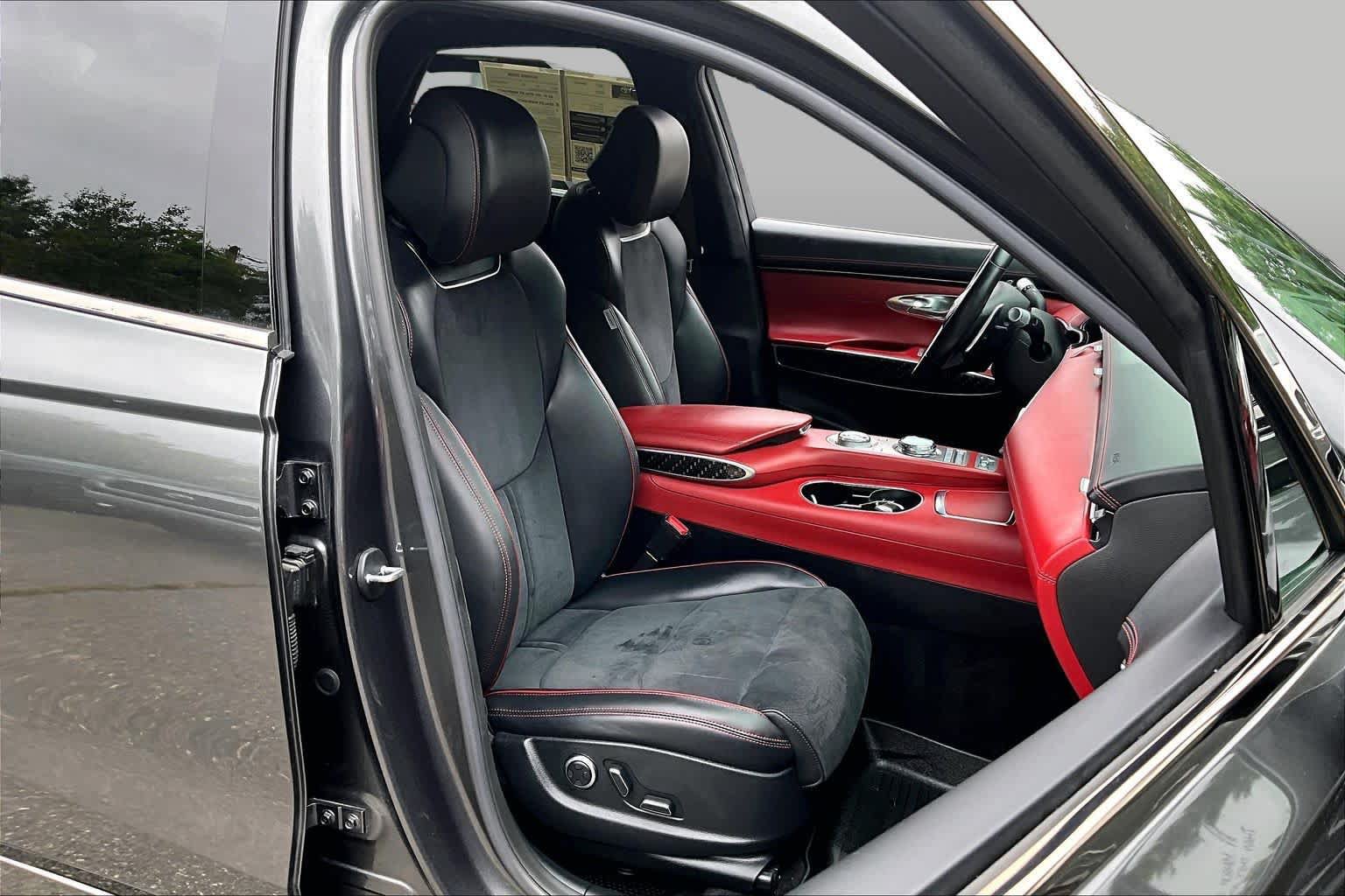 Used 2022 Genesis GV70 3.5T Sport w/ Sport Prestige Package AWD/4WD image 8