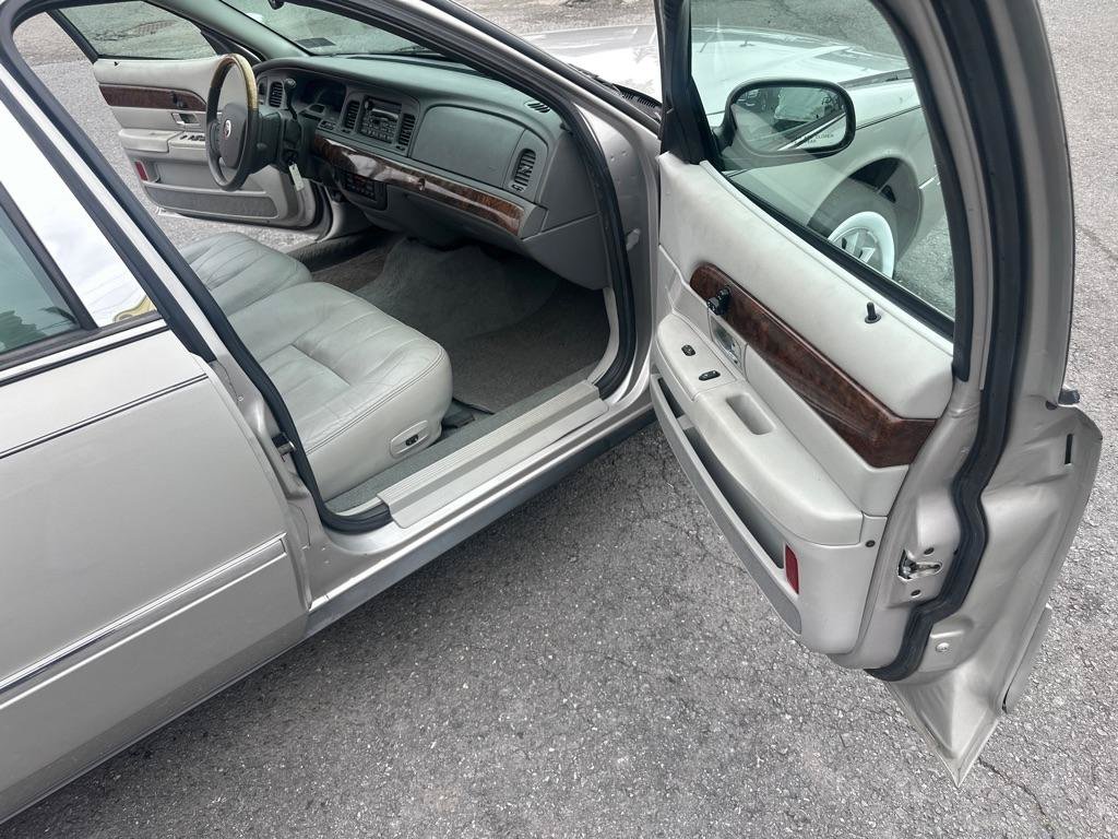 Used 2005 Mercury Grand Marquis LS RWD image 39