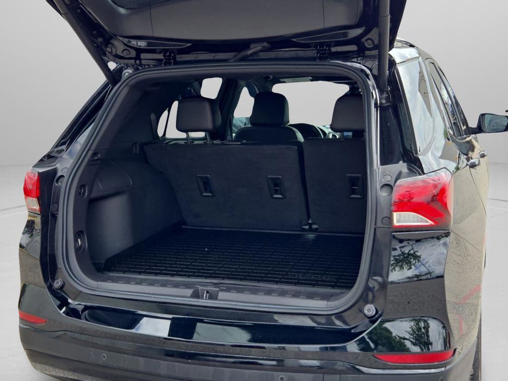 Used 2024 Chevrolet Equinox RS w/ RS Leather Package image 25