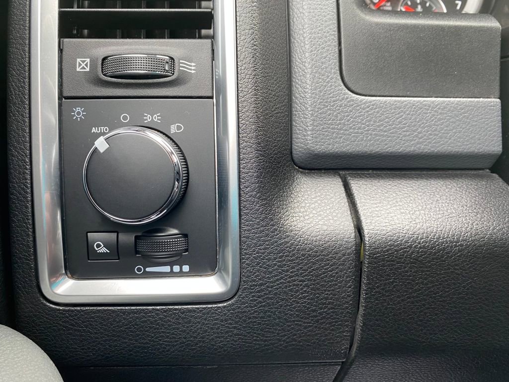 Used 2020 RAM 1500 Classic SLT image 23