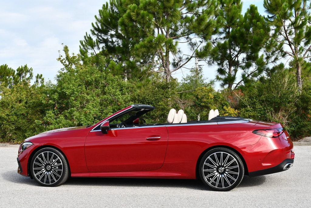 Used 2024 Mercedes-Benz CLE 300 4MATIC Cabriolet image 39