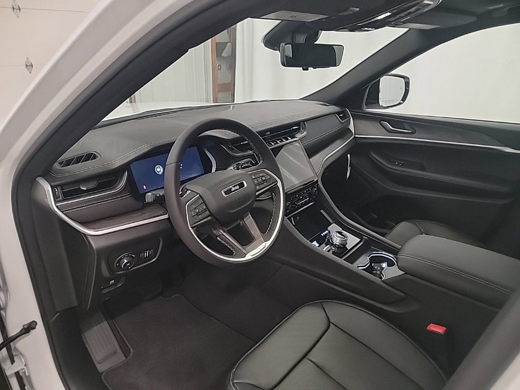 New 2025 Jeep Grand Cherokee L Limited w/ Luxury Tech Group II image 14