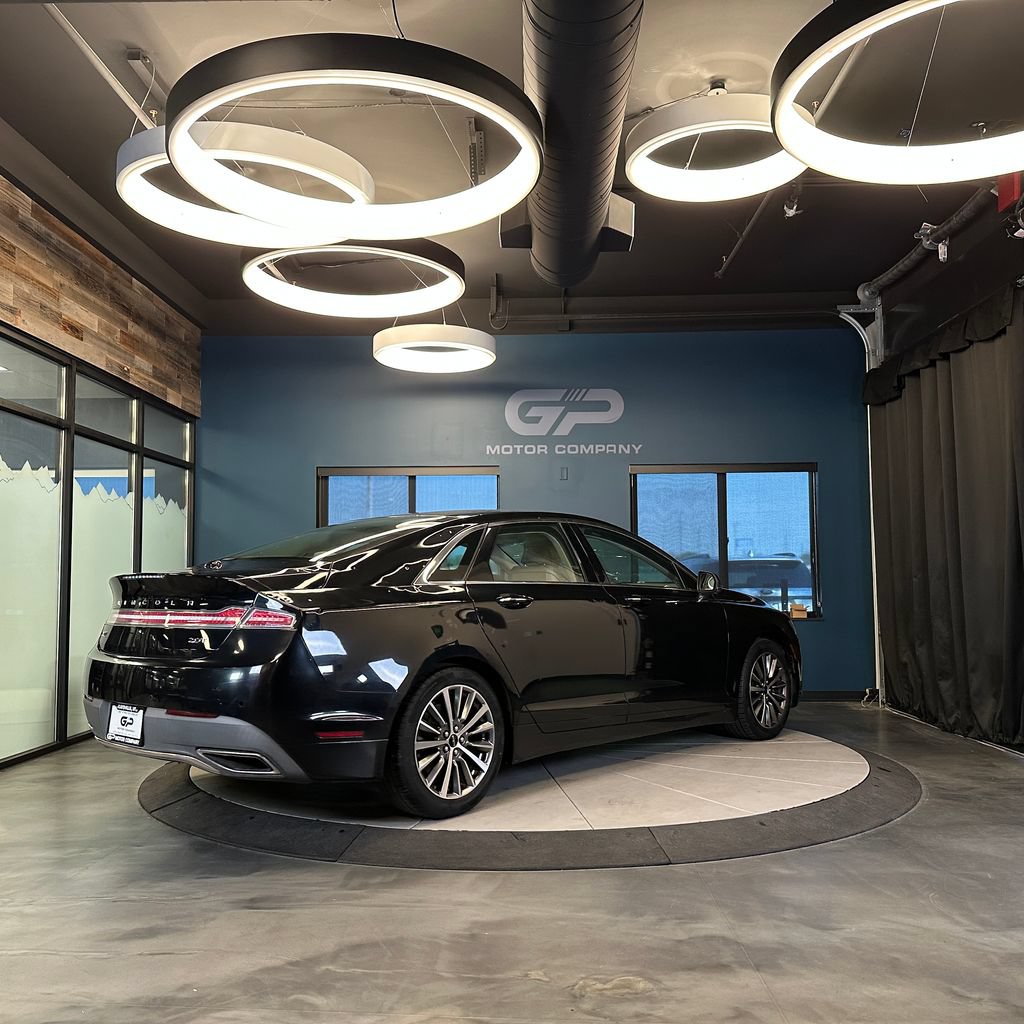 Used 2019 Lincoln MKZ Reserve FWD image 3