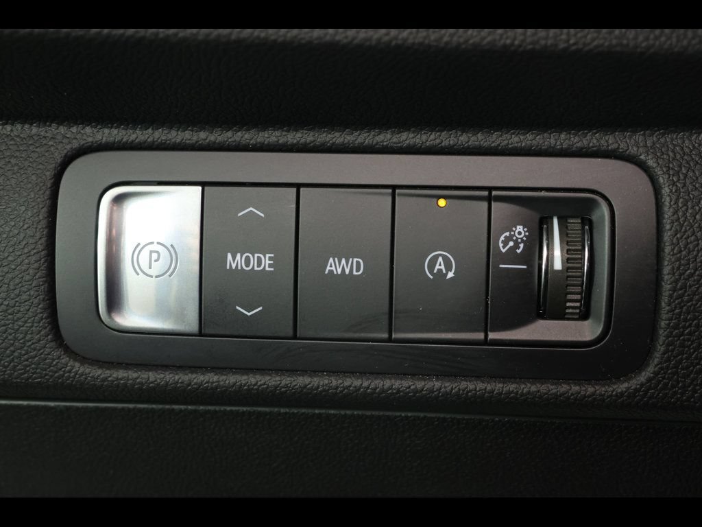 Used 2025 Chevrolet Traverse LT AWD/4WD image 57