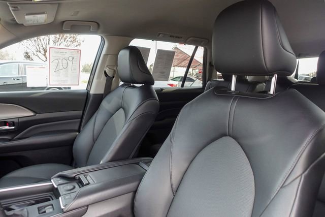 Certified 2025 Toyota Grand Highlander AWD Hybrid image 23