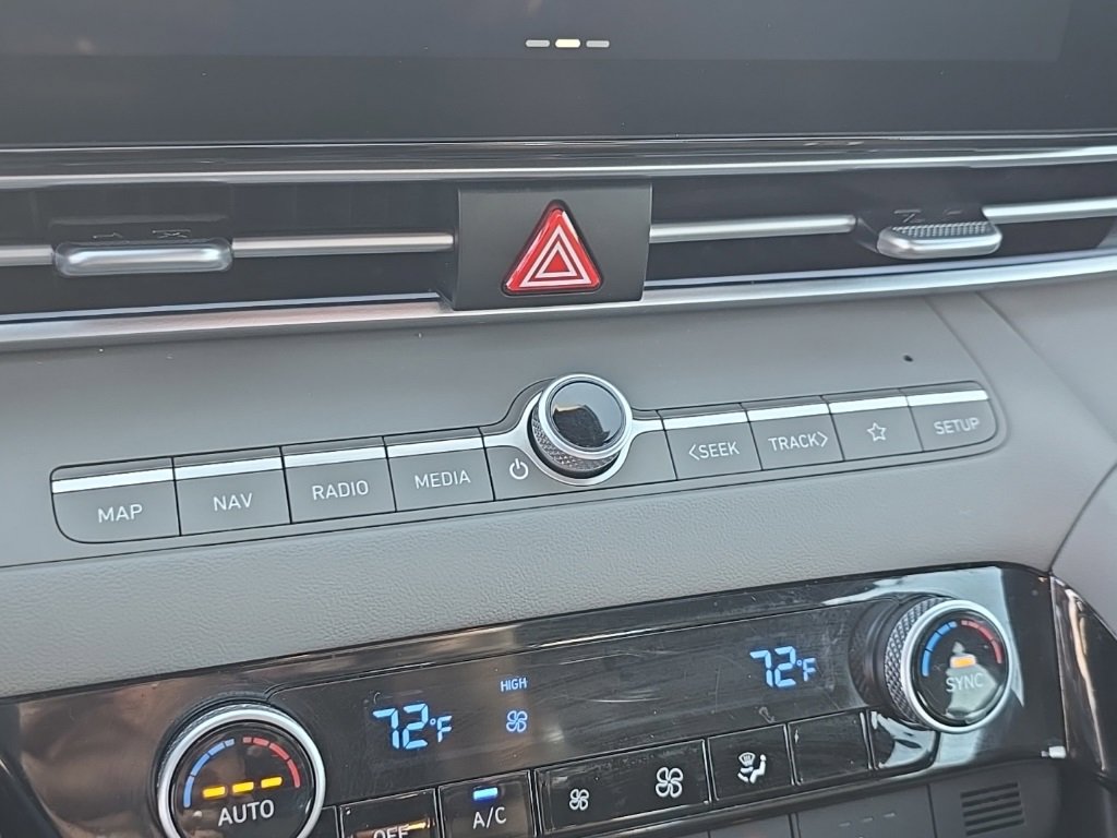 Used 2025 Hyundai Elantra SEL image 25