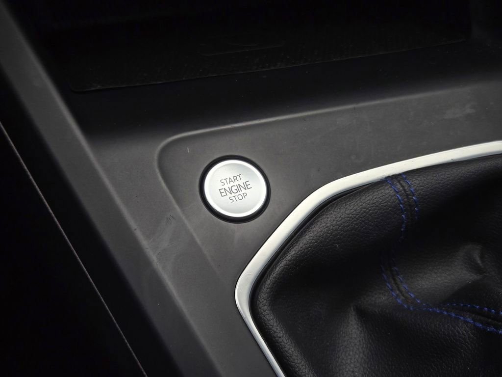 Used 2022 Volkswagen Golf R image 23