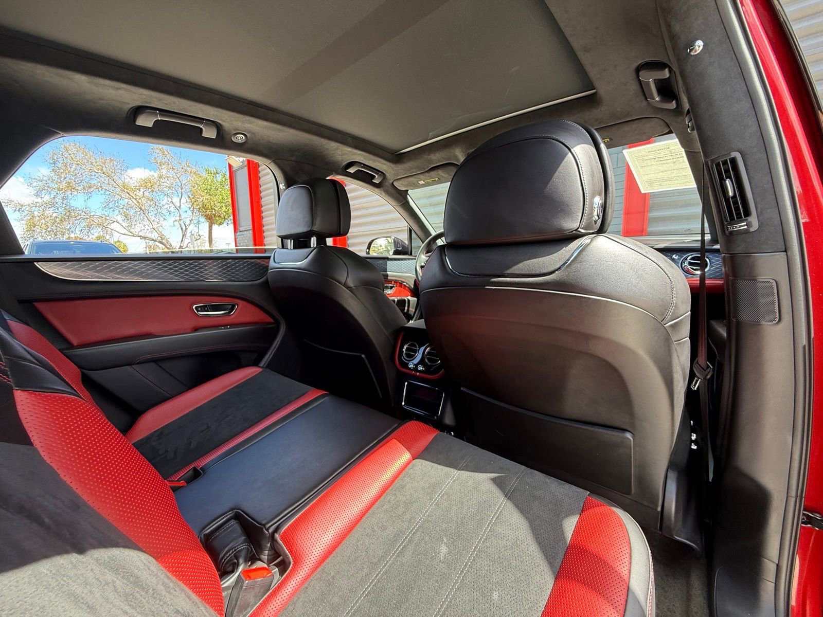 Used 2022 Bentley Bentayga AWD/4WD image 22