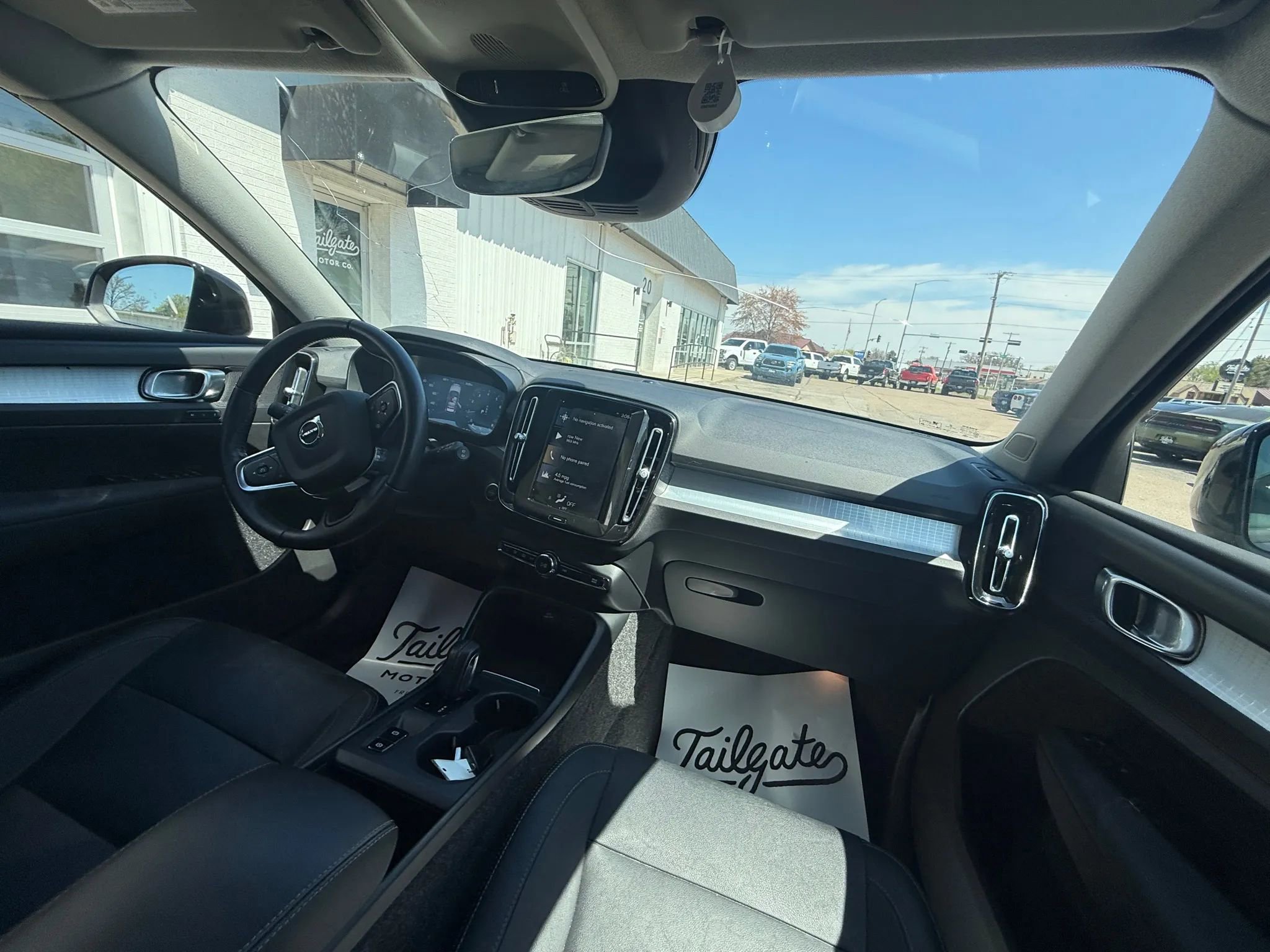 Used 2021 Volvo XC40 T4 Momentum image 14