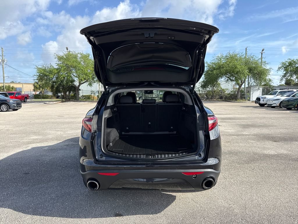 Used 2021 Alfa Romeo Stelvio Sprint w/ Nero Edizione RWD image 27