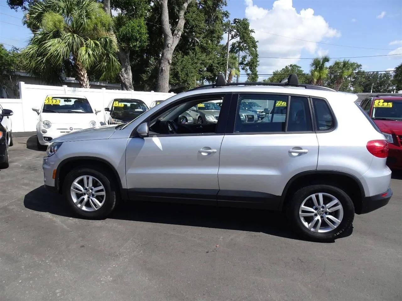 Used 2017 Volkswagen Tiguan S image 11
