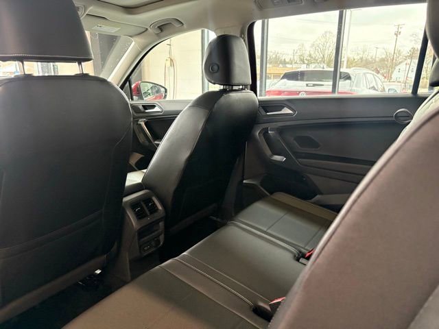 Used 2021 Volkswagen Tiguan SEL w/ 3rd Row Seat Package image 14