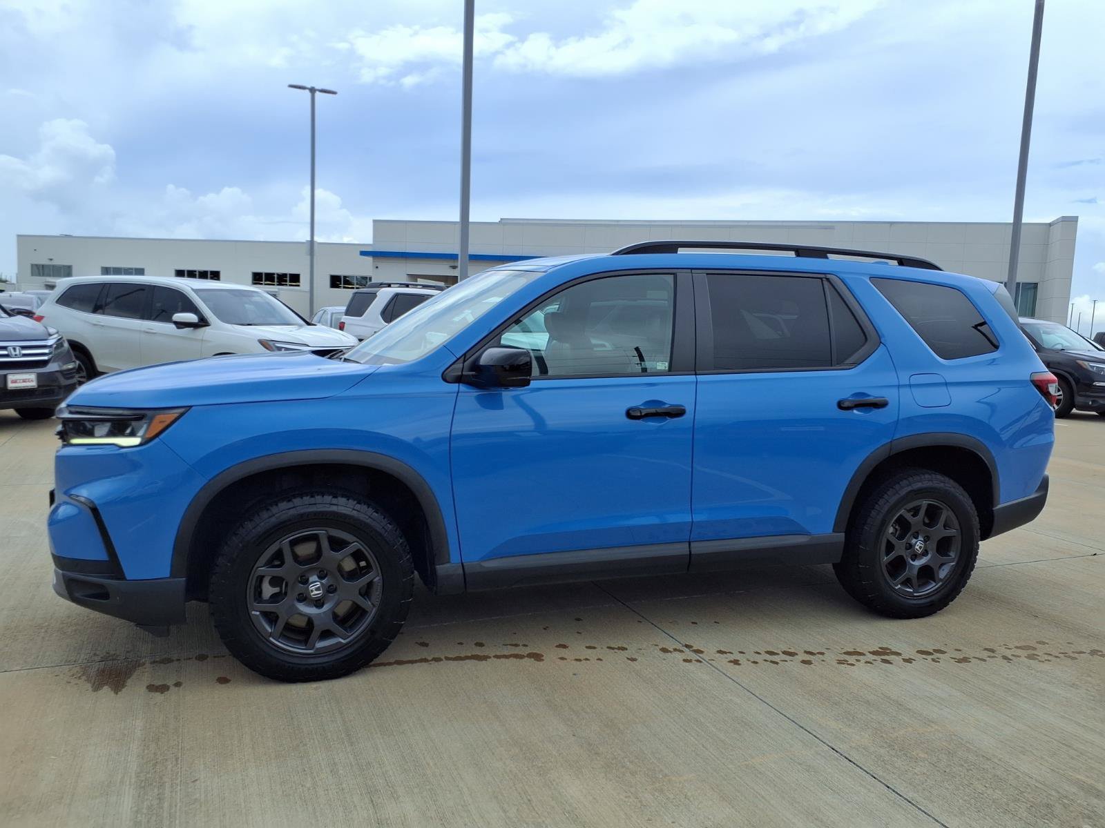 Used 2024 Honda Pilot TrailSport image 3