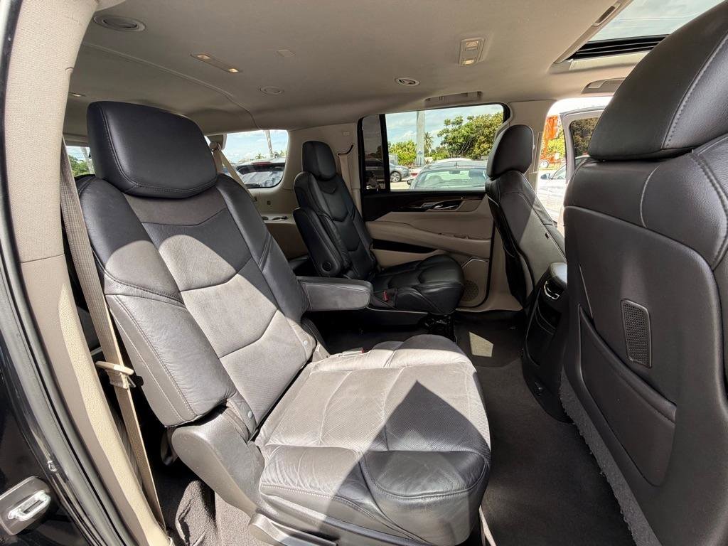 Used 2018 Cadillac Escalade ESV Luxury RWD image 25