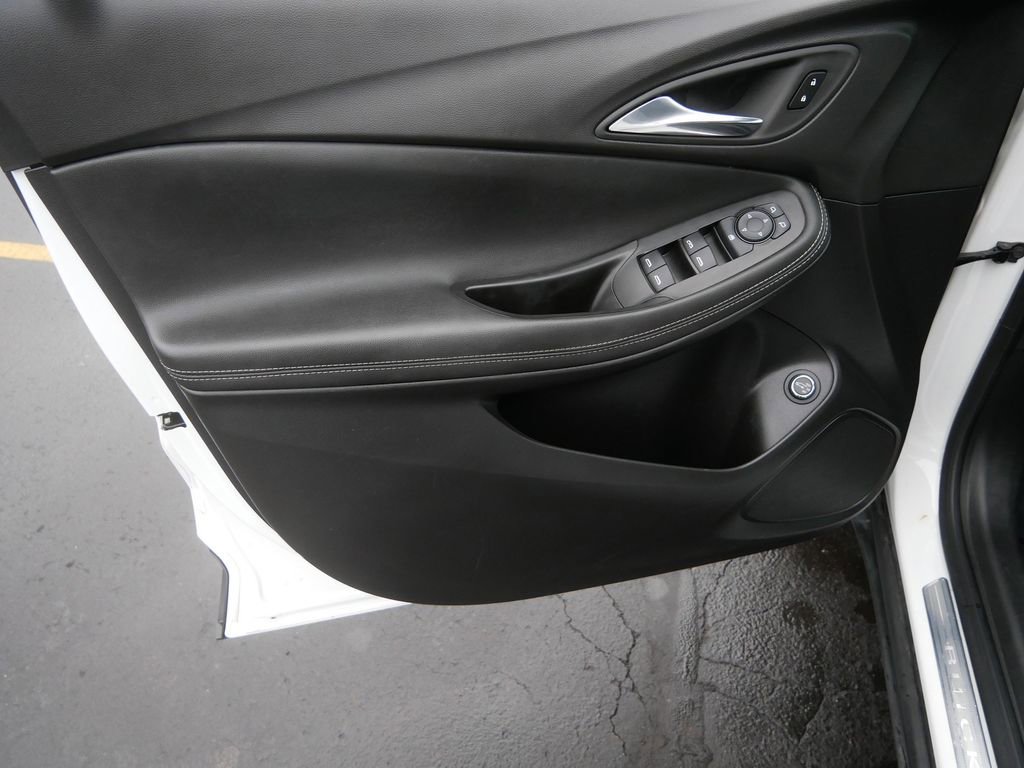 Used 2023 Buick Encore GX Select image 11