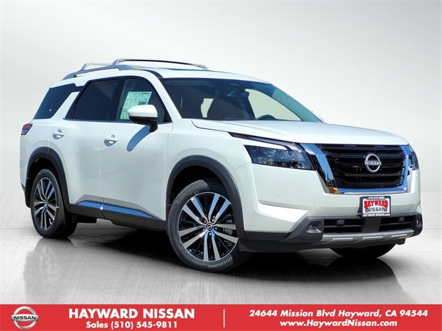 New 2025 Nissan Pathfinder Platinum w/ Cargo Package