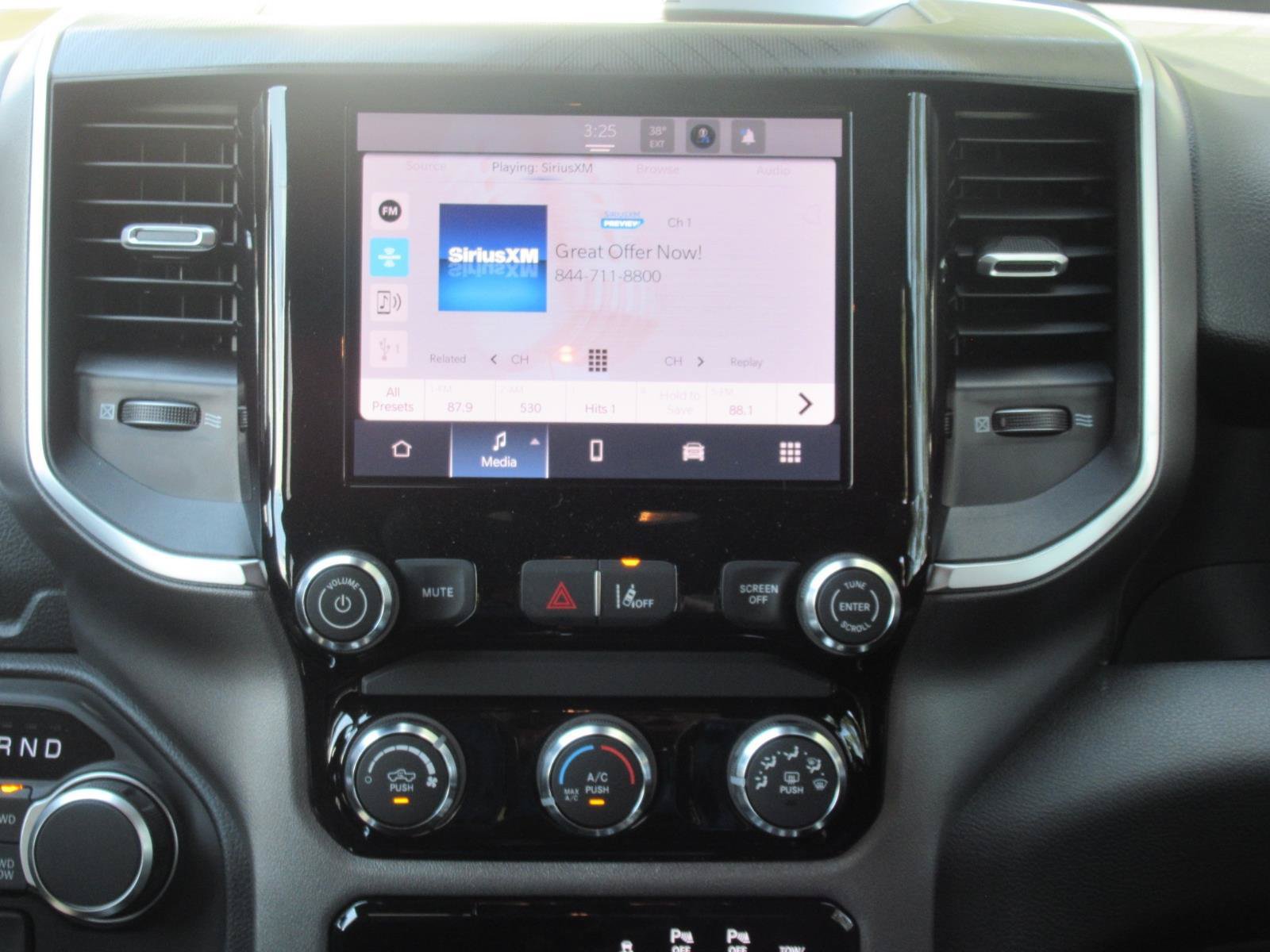 New 2026 RAM 1500 Express AWD/4WD image 17
