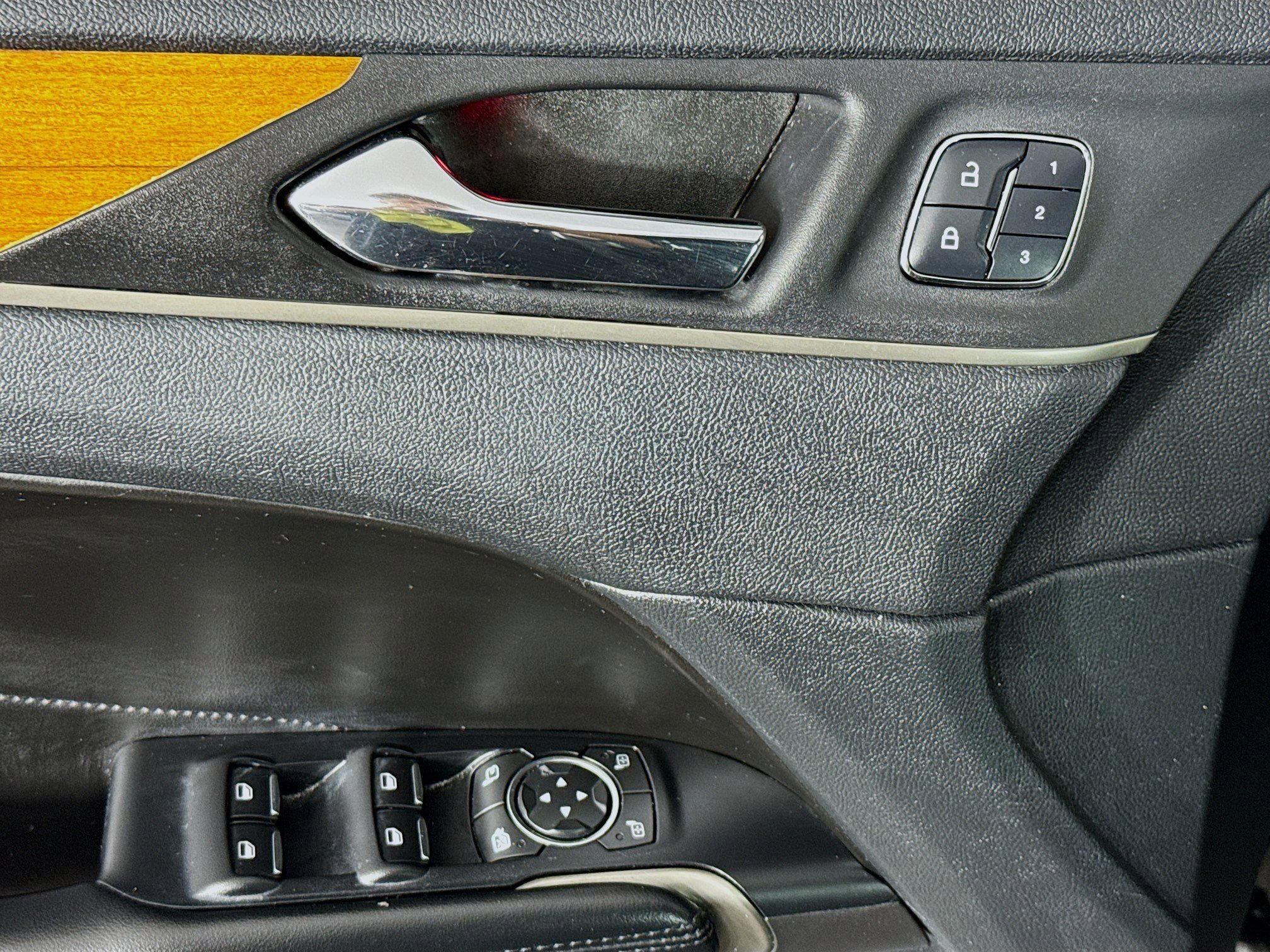 Used 2018 Lincoln MKC Select w/ Select Plus Package image 23