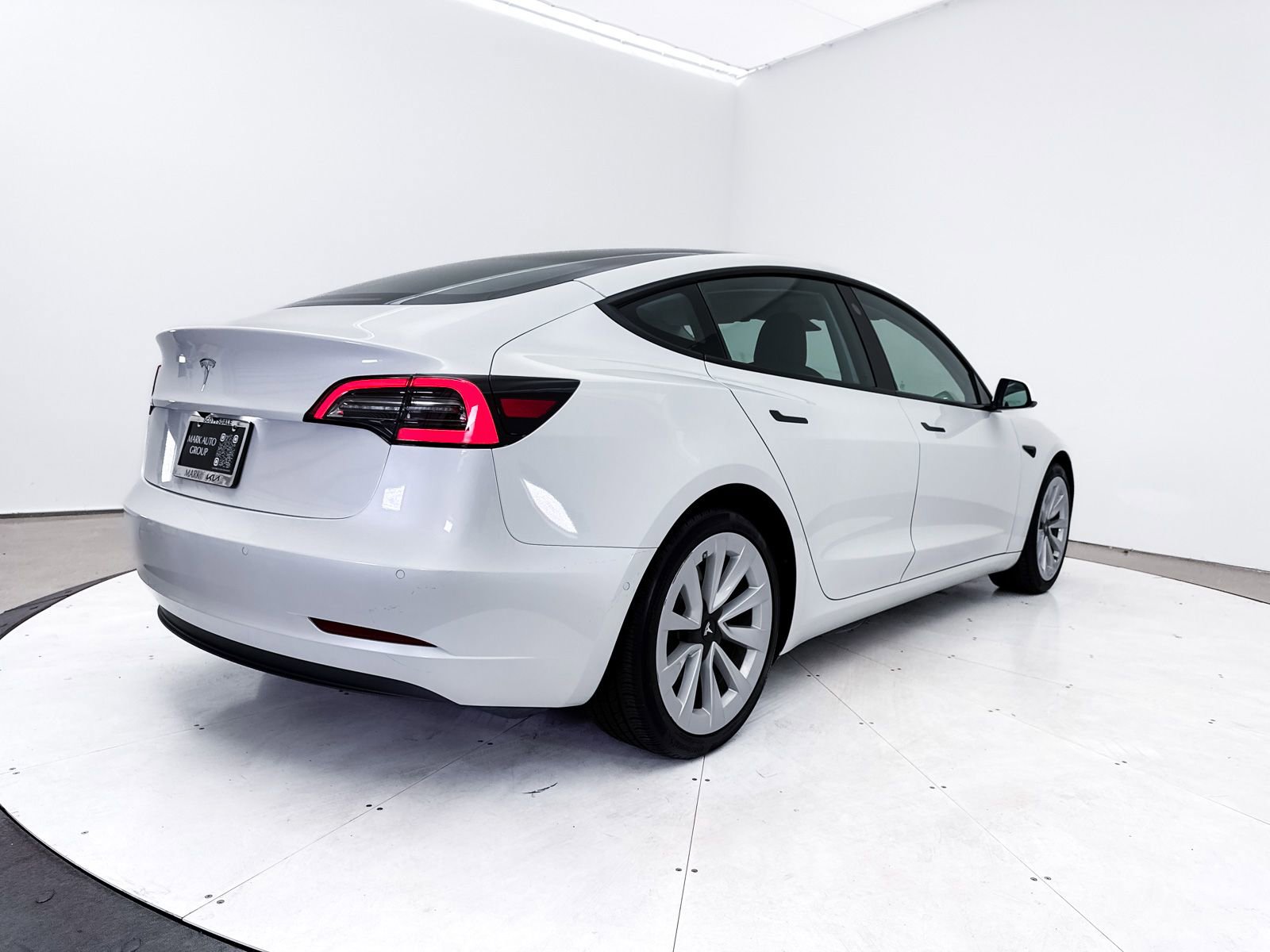 Used 2021 Tesla Model 3 Standard Range Plus image 17