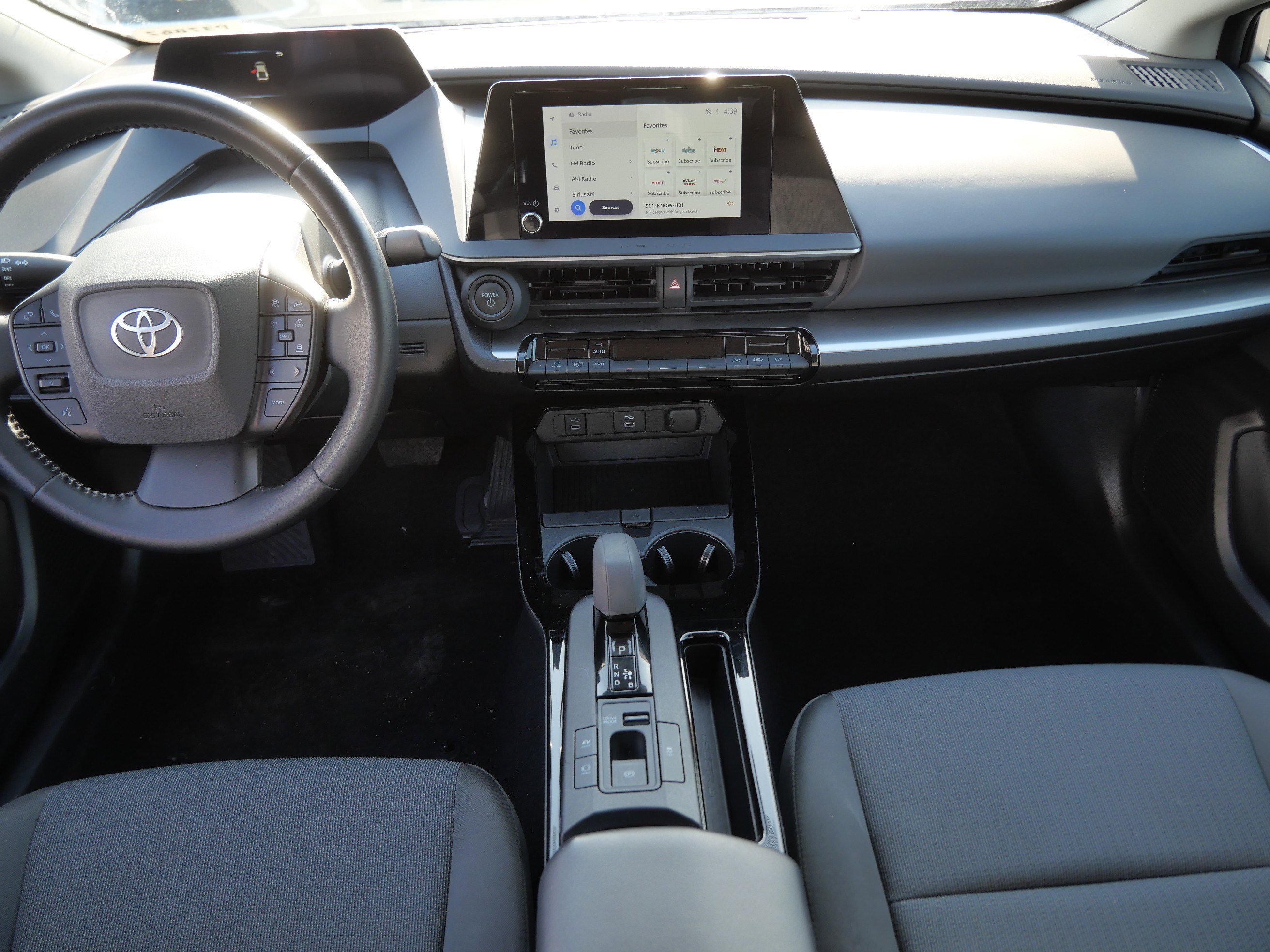 Used 2024 Toyota Prius LE FWD image 10