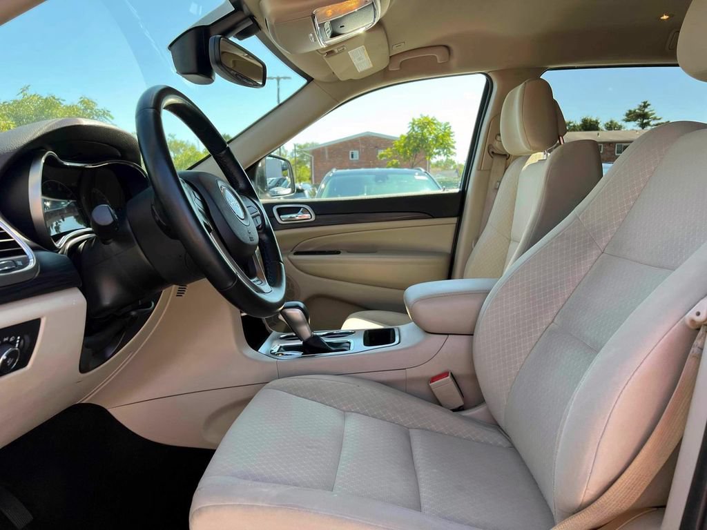 Certified 2022 Jeep Grand Cherokee Laredo E AWD/4WD image 17