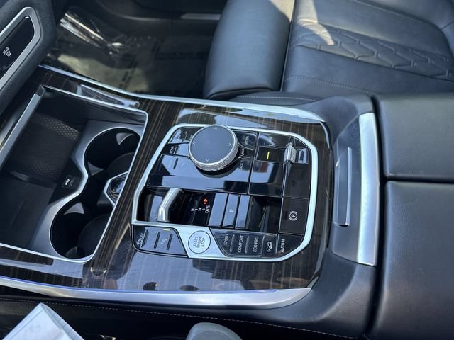 Used 2025 BMW X7 xDrive40i AWD/4WD image 22