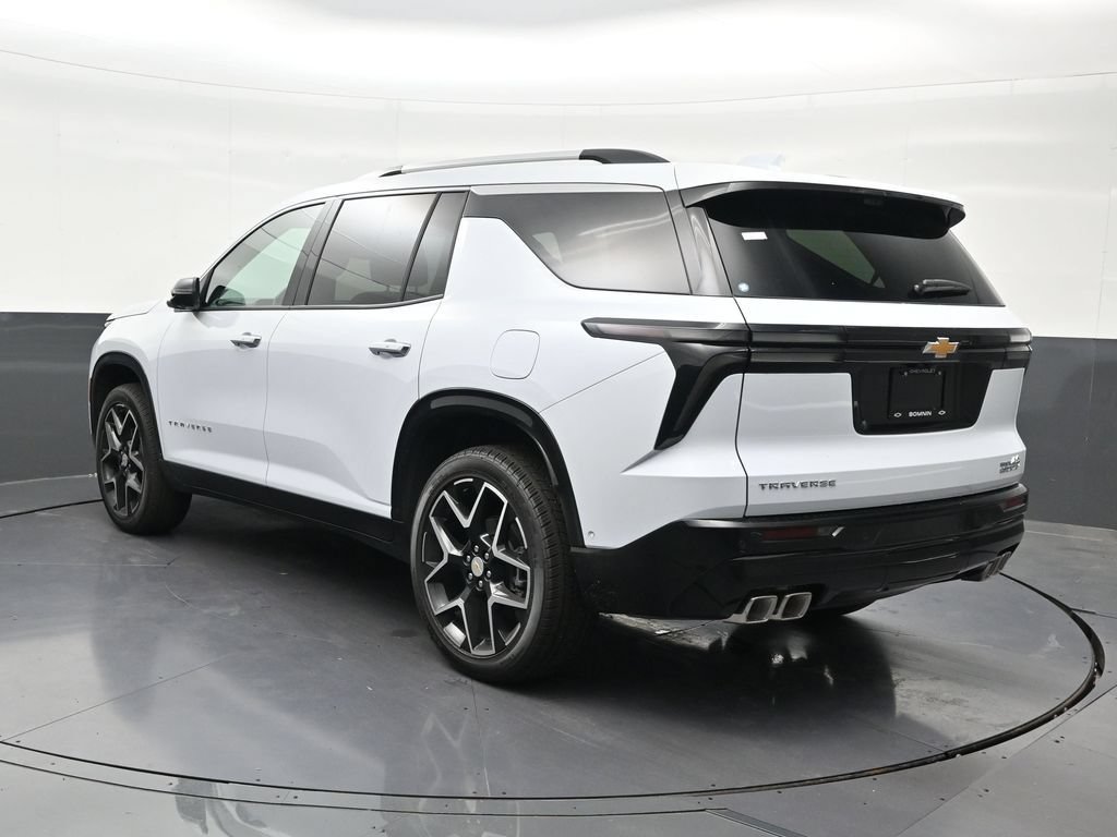 Used 2026 Chevrolet Traverse High Country FWD image 3