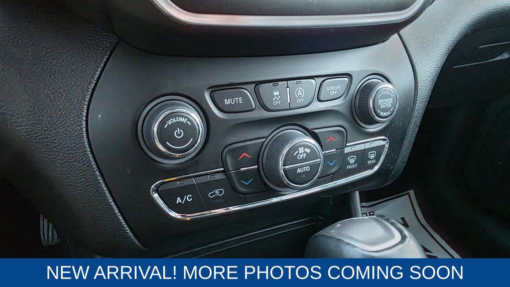 Used 2023 Jeep Cherokee Altitude Lux image 19