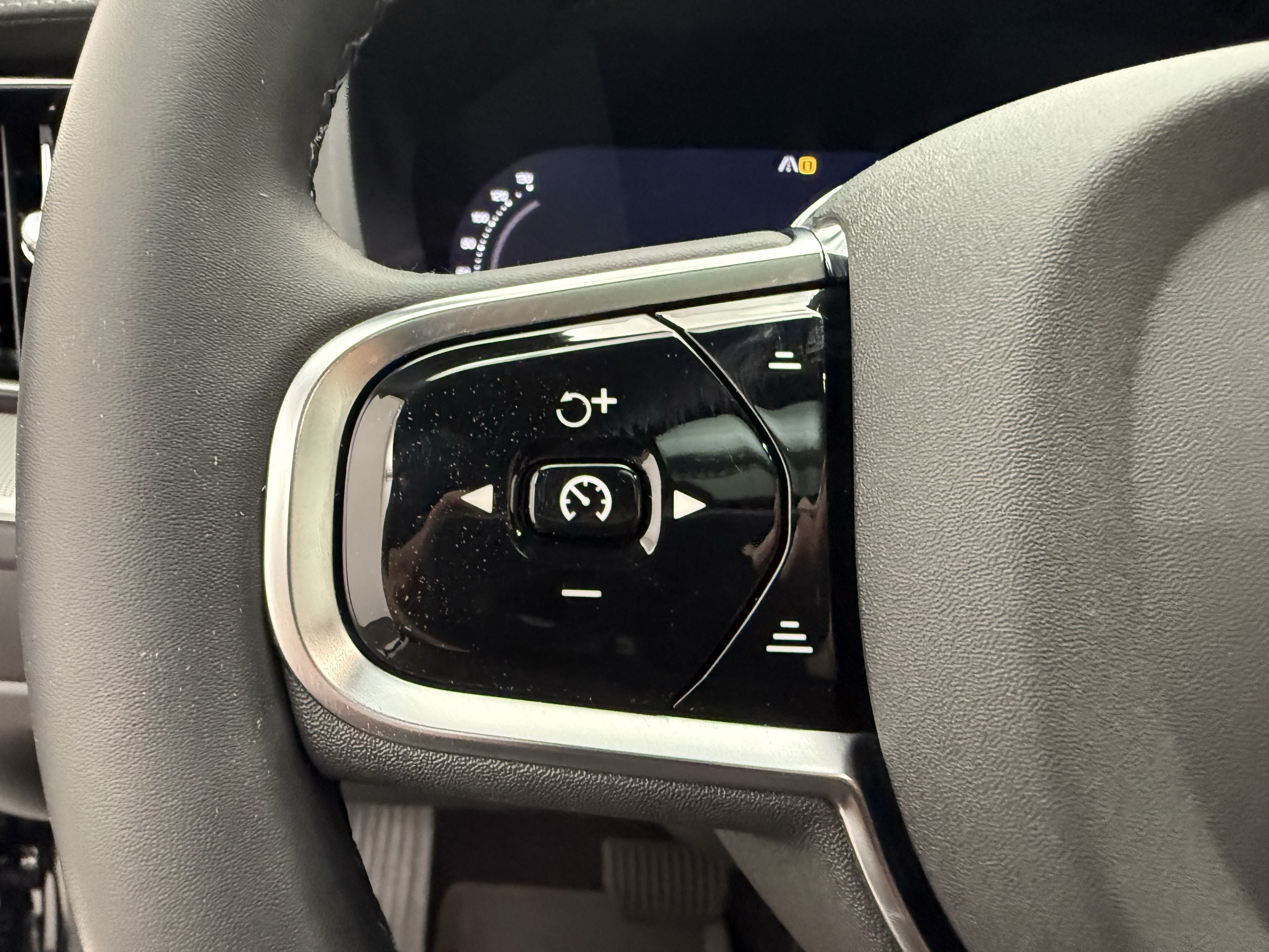 Certified 2024 Volvo XC60 B5 Ultimate AWD/4WD image 16