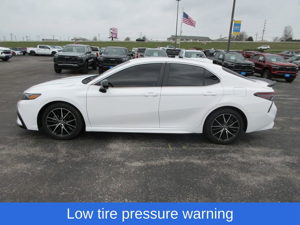 Used 2021 Toyota Camry SE video 2