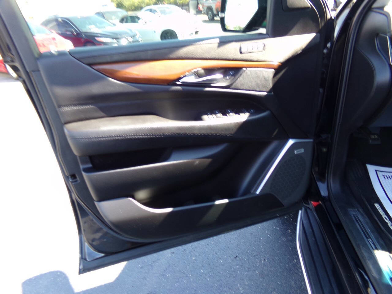 Used 2019 Cadillac Escalade Luxury image 13