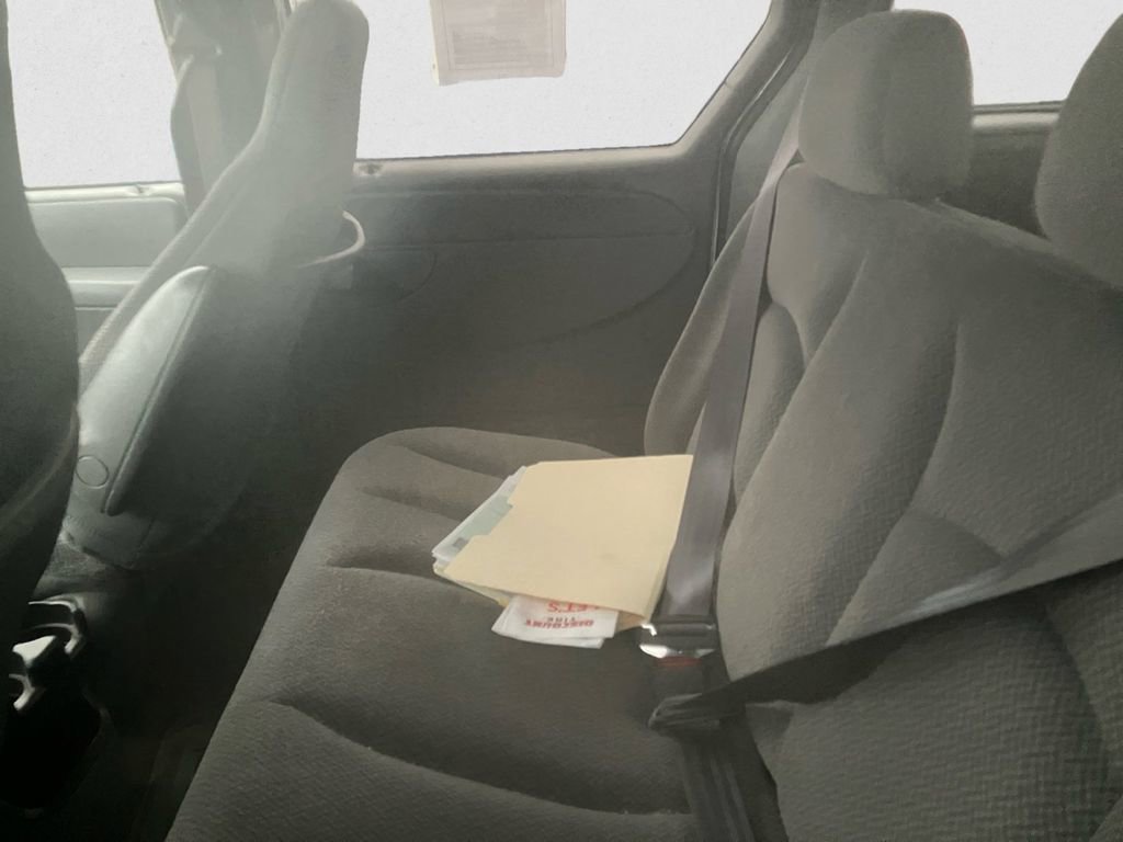 Used 2005 Chrysler Town & Country w/ Popular Equipment Group I FWD image 10
