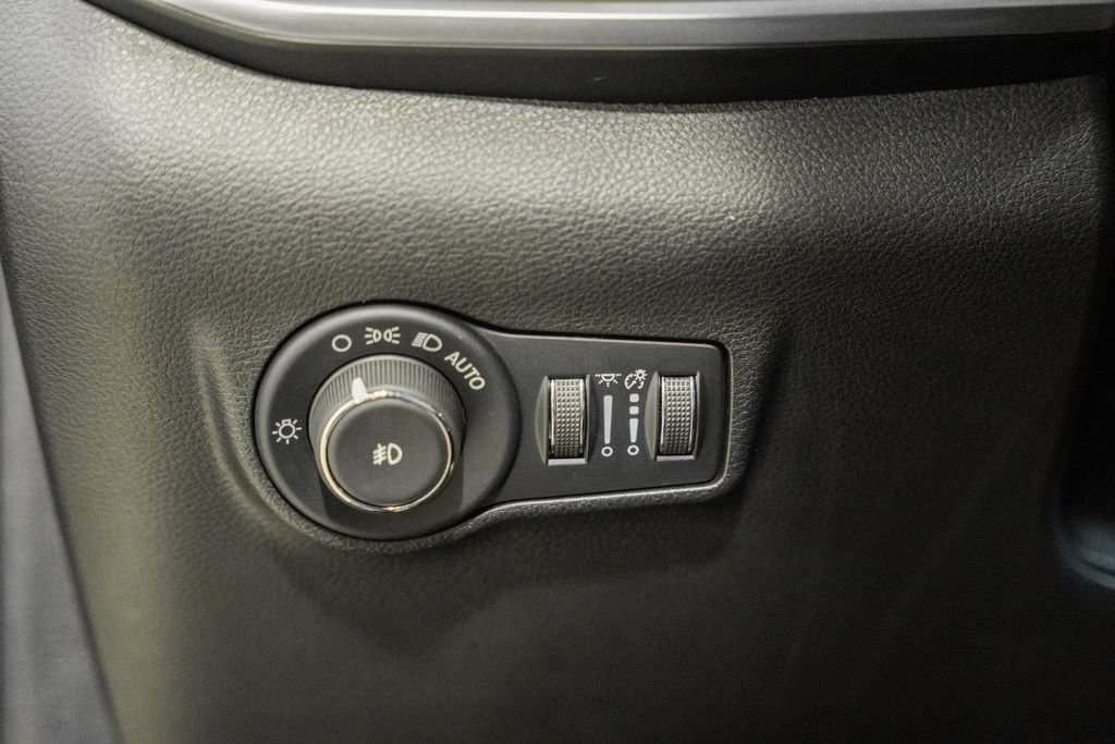 Certified 2025 Jeep Compass Limited AWD/4WD image 43