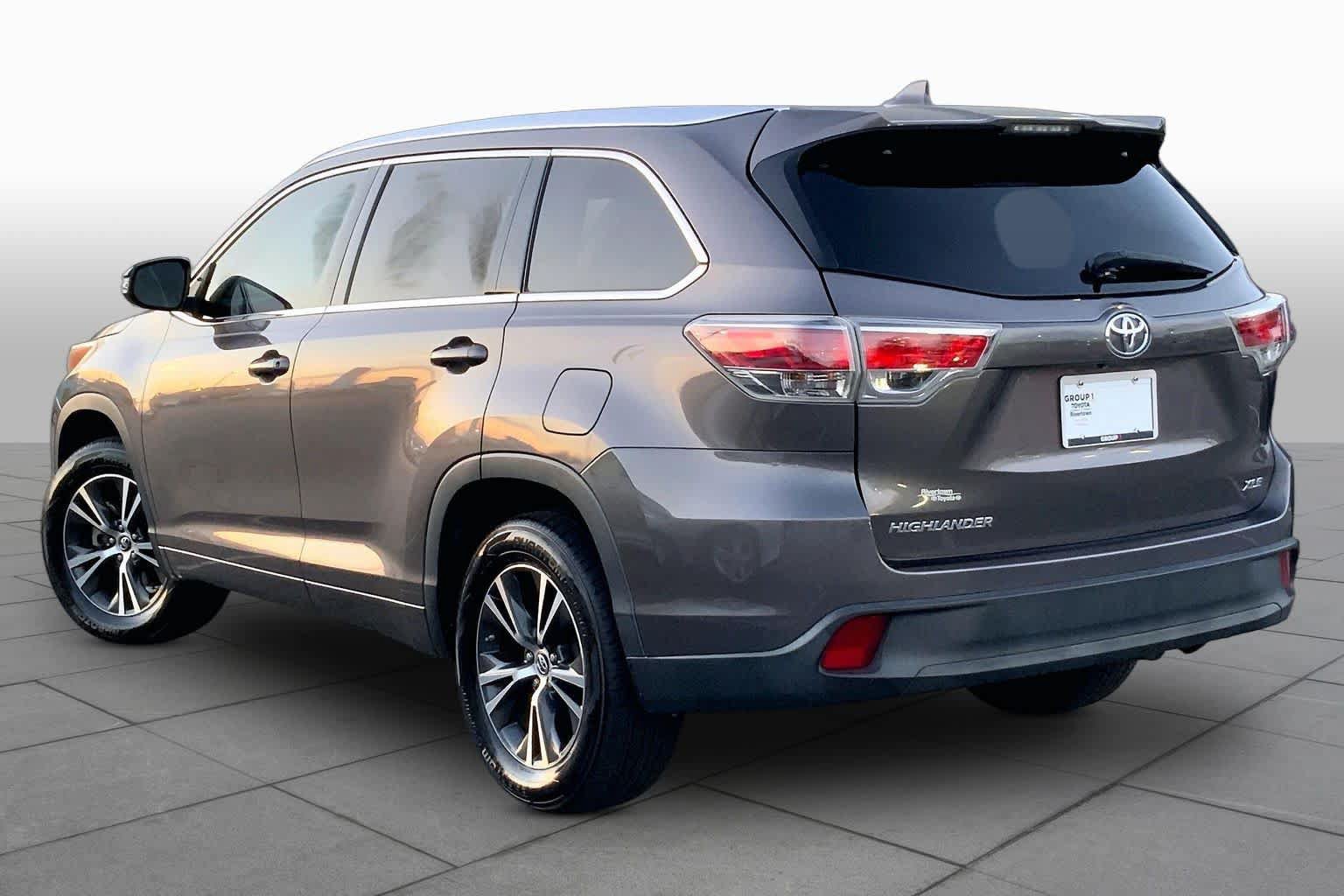 Used 2016 Toyota Highlander XLE FWD image 12
