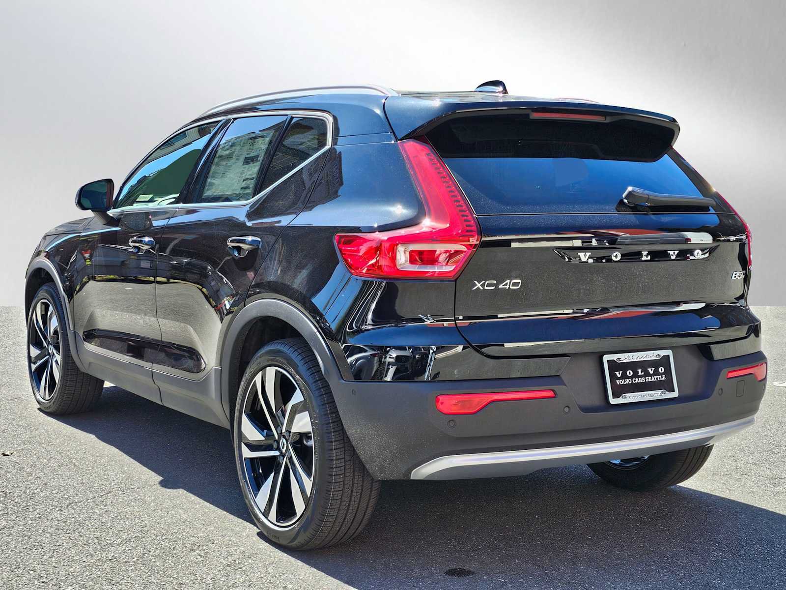 New 2025 Volvo XC40 B5 Ultra w/ Climate Package AWD/4WD image 5