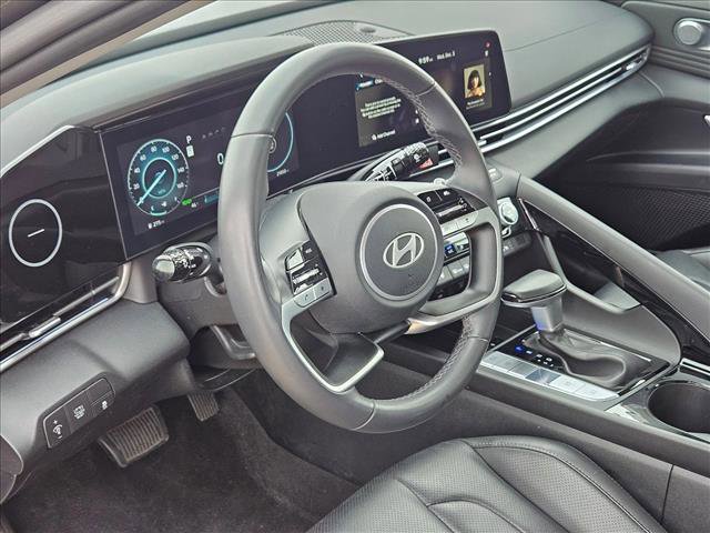 Used 2025 Hyundai Elantra Limited image 9