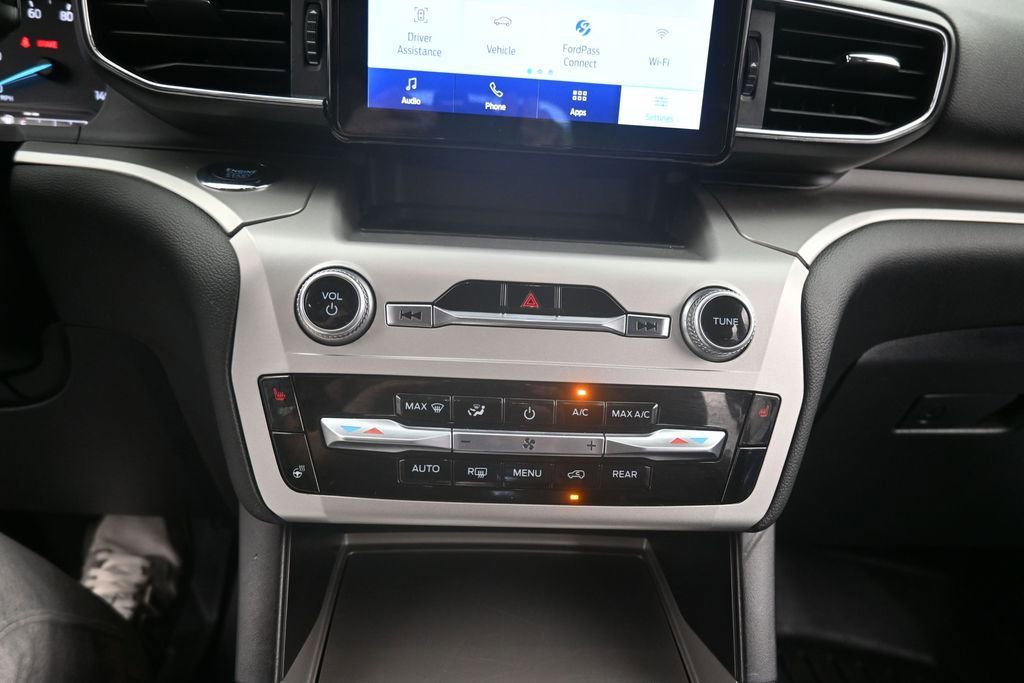 Used 2022 Ford Explorer XLT w/ Equipment Group 202A RWD image 30