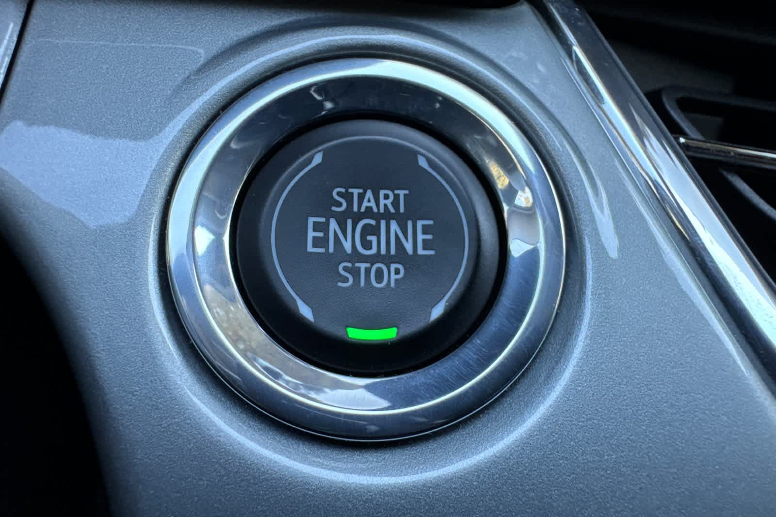 Used 2025 Chevrolet Trax LT FWD image 22
