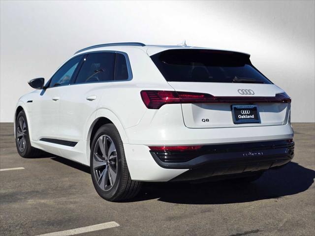Used 2024 Audi Q8 e-tron Premium Plus image 5