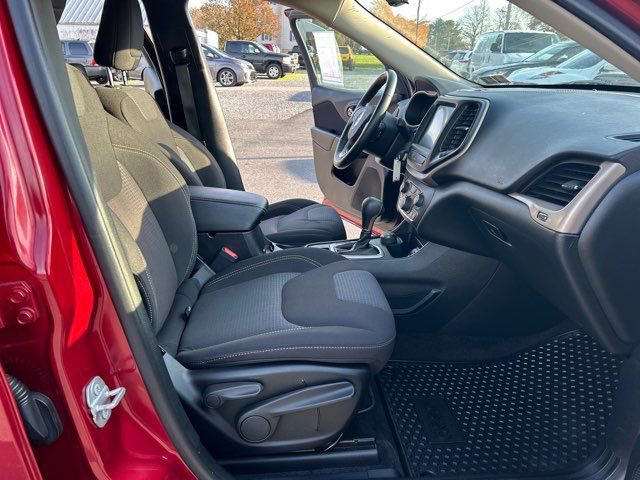 Used 2017 Jeep Cherokee Latitude w/ Safety/Convenience Group image 22