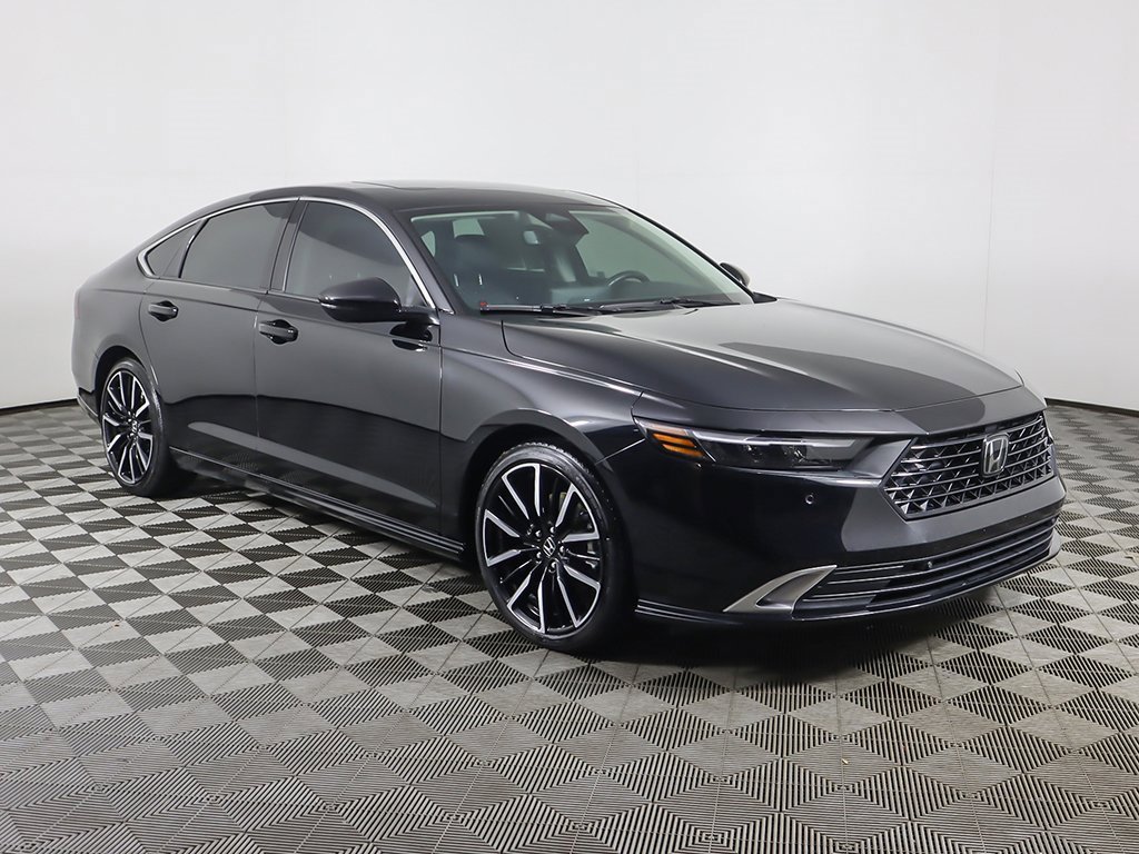 Used 2023 Honda Accord Touring image 2