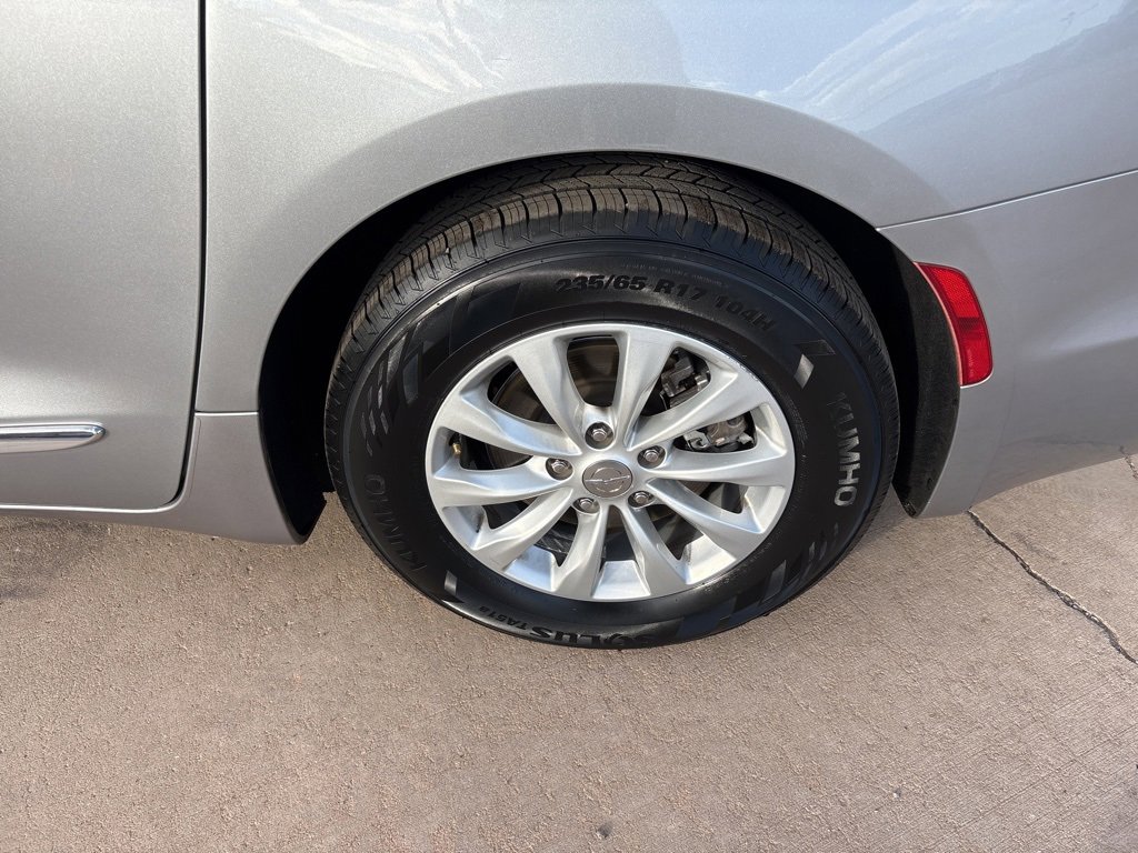 Used 2018 Chrysler Pacifica Touring-L Plus w/ Advanced Safetytec Group image 10