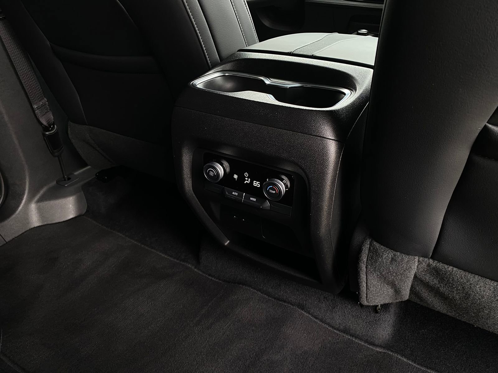 Used 2025 Buick Enclave Sport Touring FWD image 27