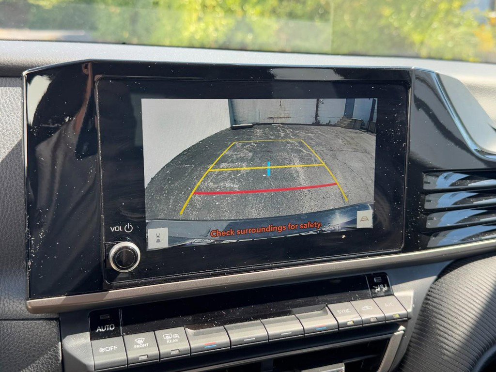 Used 2025 Toyota Camry Hybrid image 21