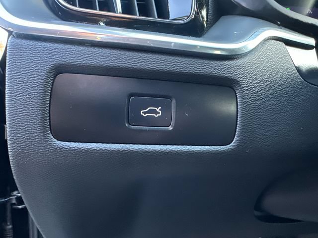 Used 2024 Volvo XC60 B5 Core AWD/4WD image 28