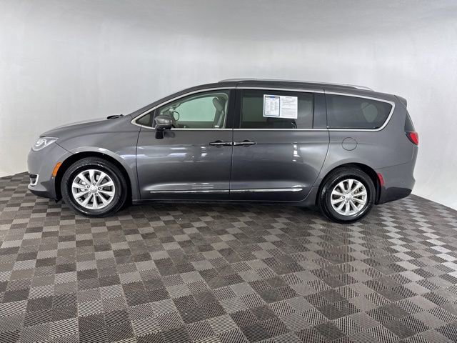 Used 2019 Chrysler Pacifica Touring-L w/ Advanced Safetytec Group image 10